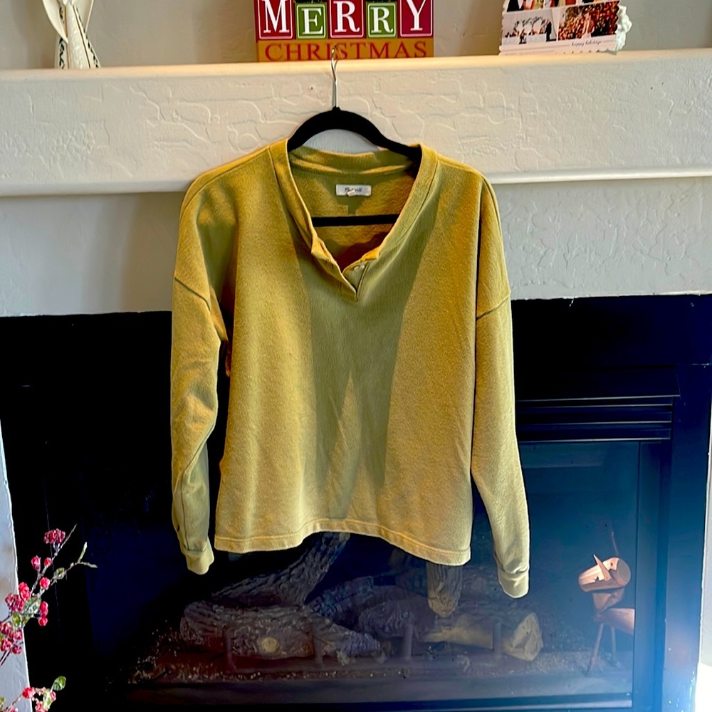 Madewell olive green sweat shirt.
